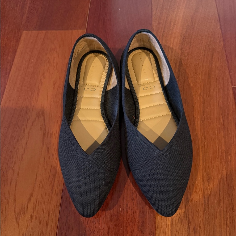 Sleek Black Flats with Pointed Toe and Slingback